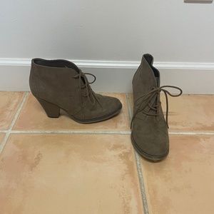 Ankle booties with a heel womens size 8